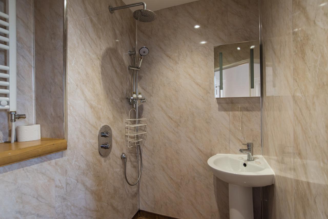 No 46 Marine Terrace Aparthotel Абъристуит Екстериор снимка