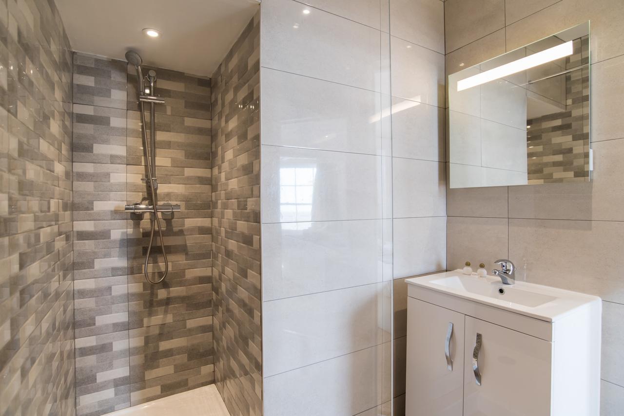 No 46 Marine Terrace Aparthotel Абъристуит Екстериор снимка